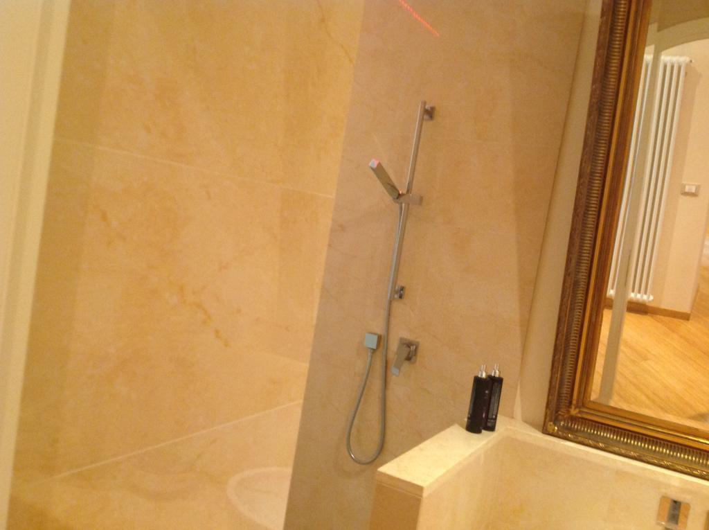 Matris Apartment Специя Екстериор снимка